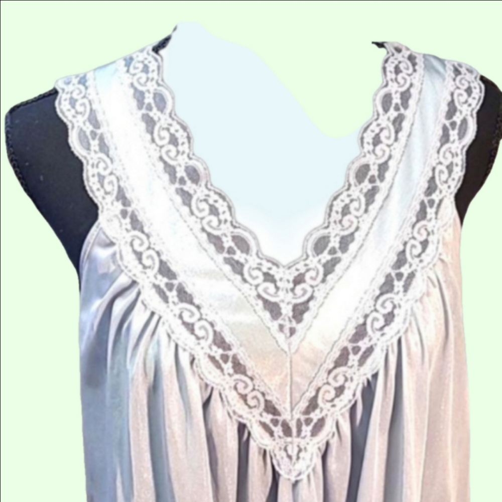 Vintage Nightgown. Grey/Blue. Size Small
